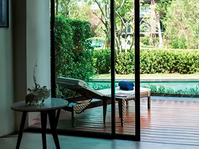 CHAISE LOUNGES