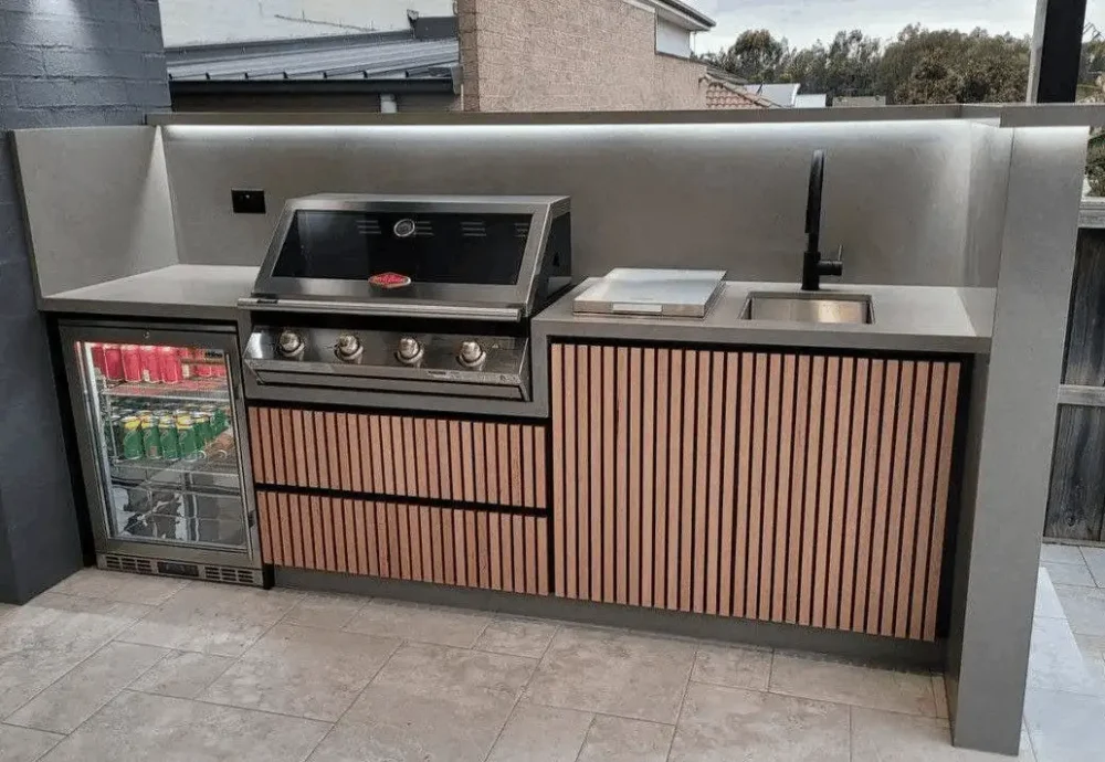 CUSTOM-MADE OUTDOOR KITCHEN